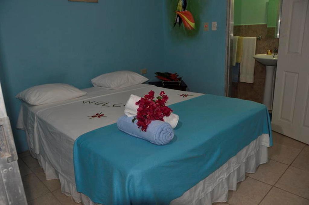 Fish Tobago Guesthouse Buccoo Dış mekan fotoğraf